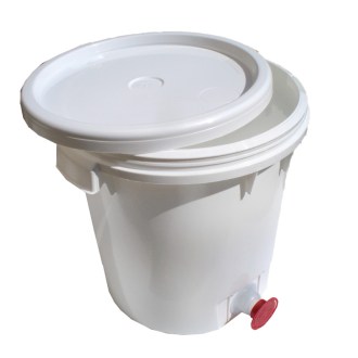 Economy plastic honey bucket with gate 40 kg